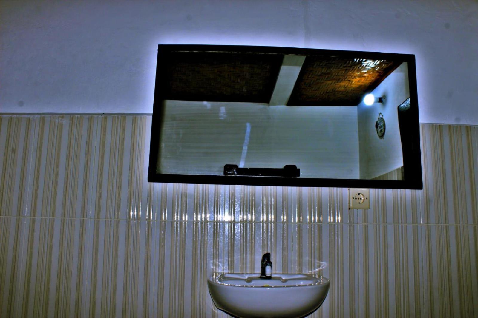 Barrel Homestay Areguling Kuta  Buitenkant foto