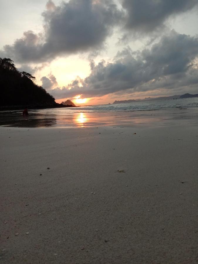 Barrel Homestay Areguling Kuta  Buitenkant foto